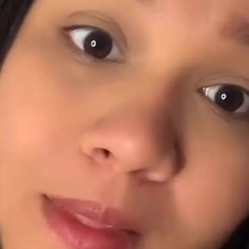 Como são os governos socialistas e comunistas?