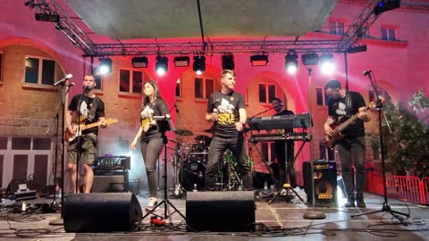 Deja Vu Band: 92