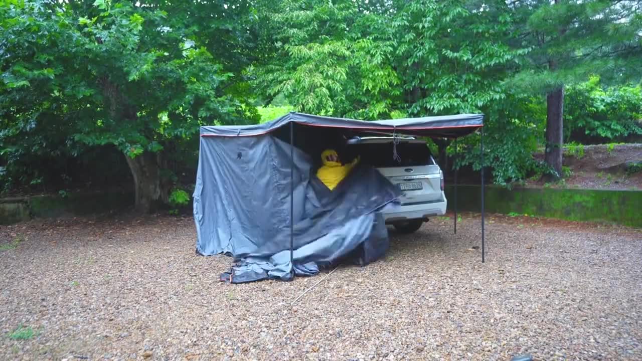 It's not lonely to camp alone in a car and enjoy the rain and food