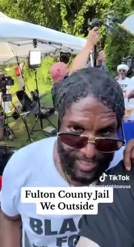 FULTON COUNTY JAIL TRUMP SUPPORTERS