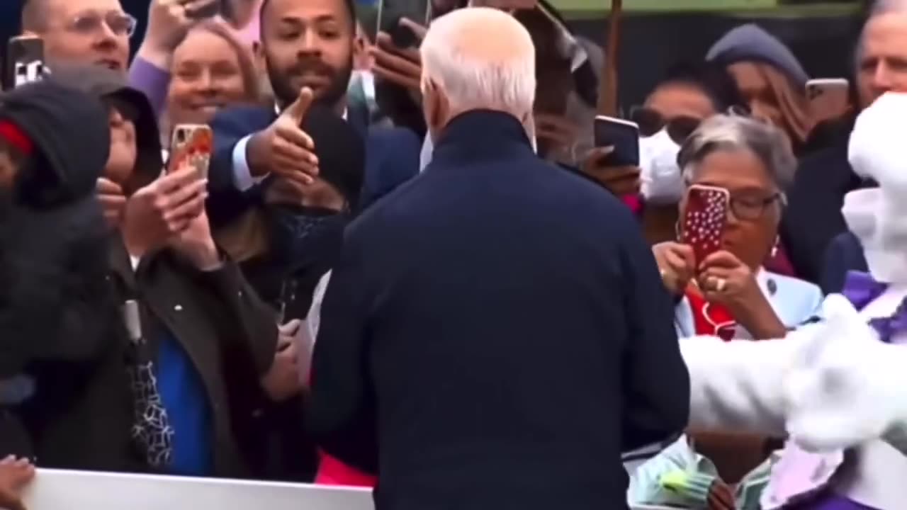 A Fun Flashback Of Last Year When The Easter Bunny Made A Visit To The White House And Terrorized Biden