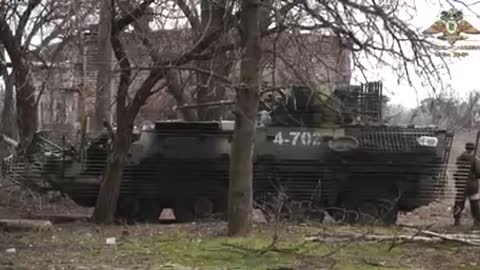 DPR fighters are fighting on the streets of Mariupol