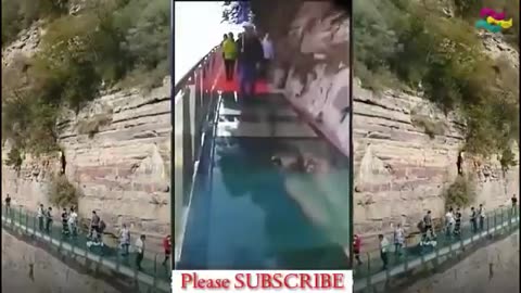 China Glass Bridge - Crack Effect Funny Moments on Glass Walkway