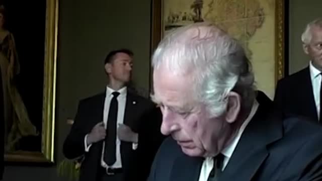 King Charles gets annoyedwith leaky pen