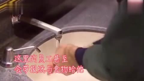 A man lost his passport and was trapped in the airport. He wrote a thousand-page diary for 18 years.