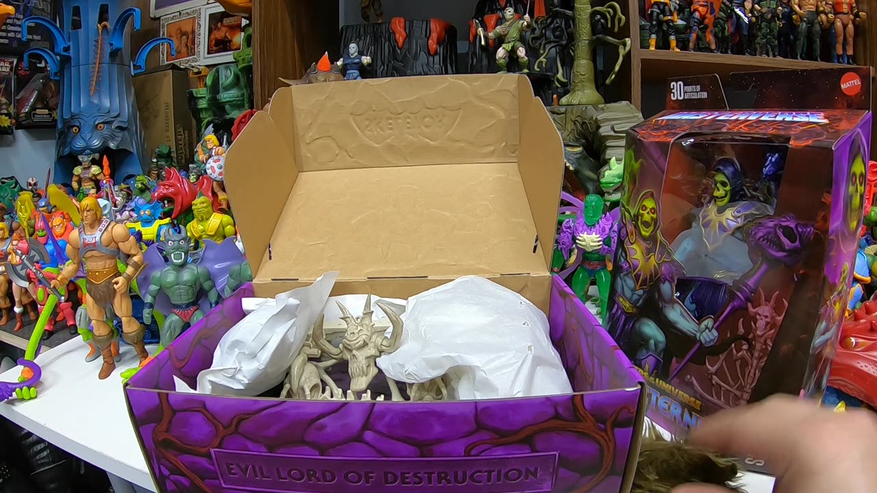 Impressive Set! Masters Of The Universe Masterverse New Eternia Skeletor With Havoc Throne Review!