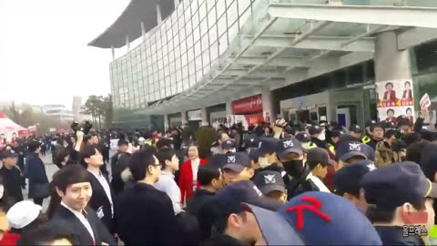 20190306_V3_S04(UYzS0uRAj-k)아수라장, 이러니 성난 시민들에게 뭇매를 맞지!