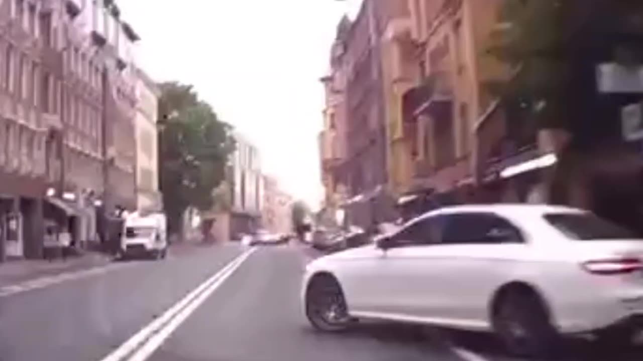 the driver decided not to use the mirrors