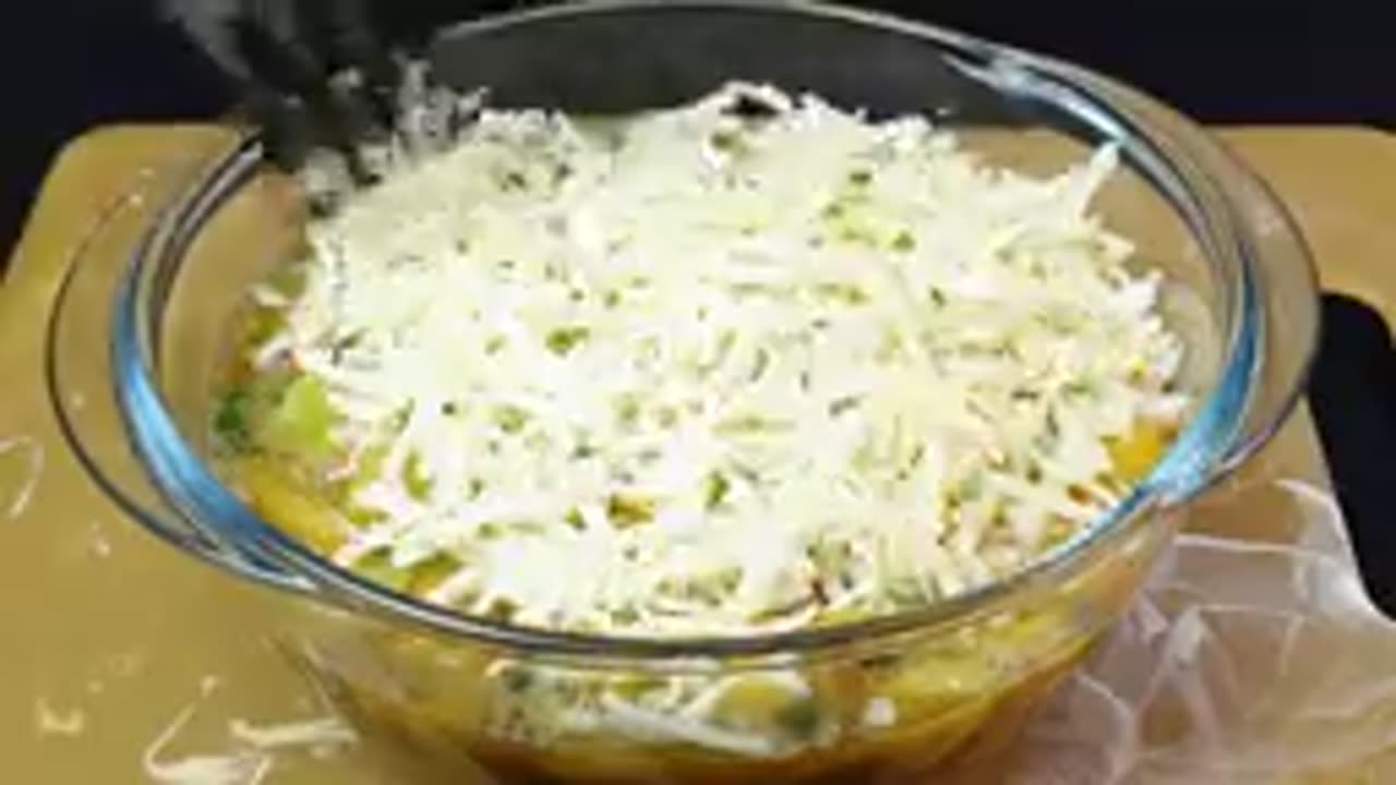 I cook this recipe for my husband every evening! Simply pour the eggs over the potatoes