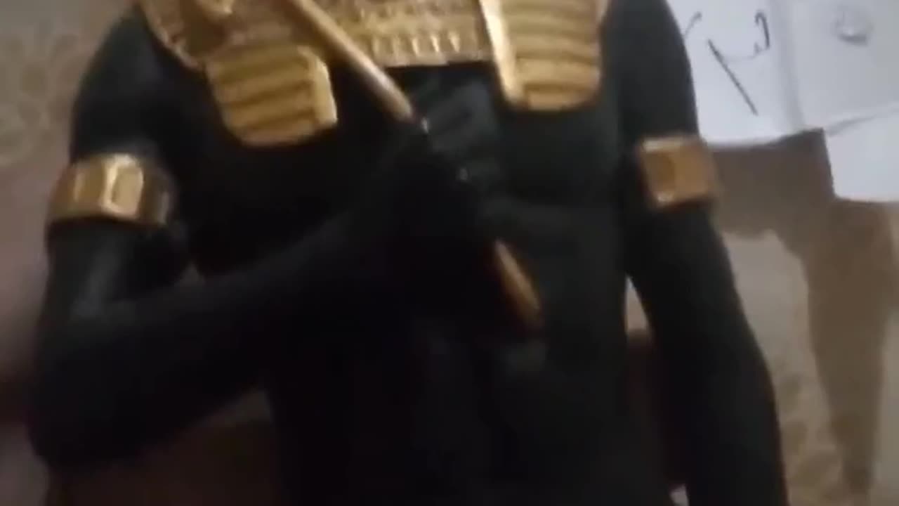 A fake Pharaonic statue to deceive you. Beware of antiquities swindlers