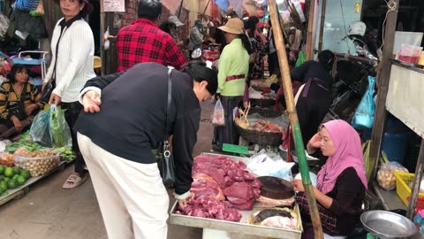 Cambodian Fish Market Tour - Early Morning Scenes of Vendors & Buyers In Siem Reap