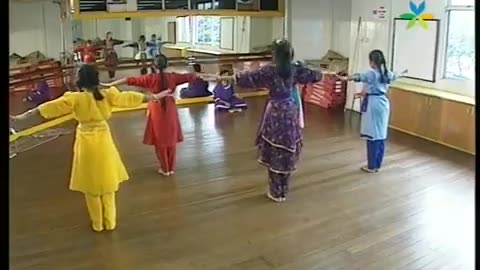 Singapore drama NAAN+nee 29 09 13 part 1