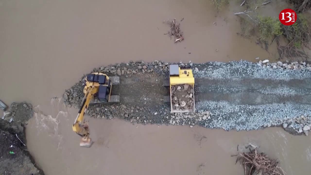 Crews race to repair broken levee in flood-soaked California