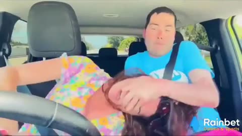 Female streamer abuses her male assistant until he had enough