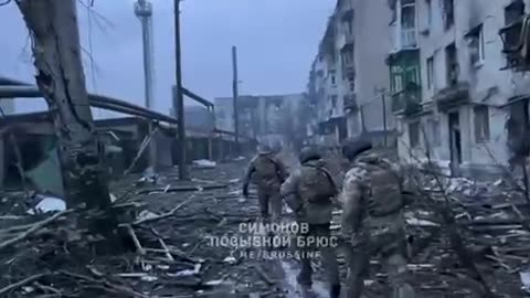 Russian Troops Running Through Bakhmut