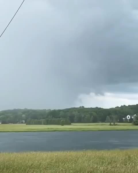 Lightning strikes water⚡️