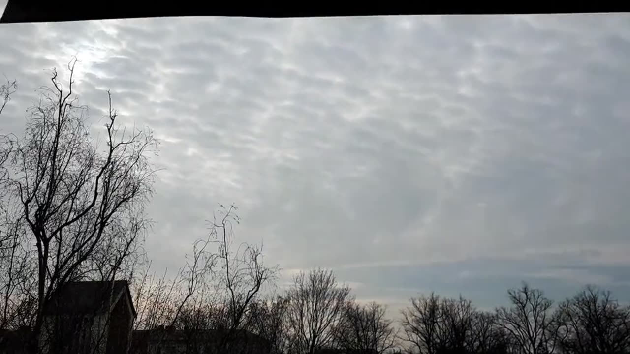 Himmel in Berlin am 22.03.2023 um 10 Uhr