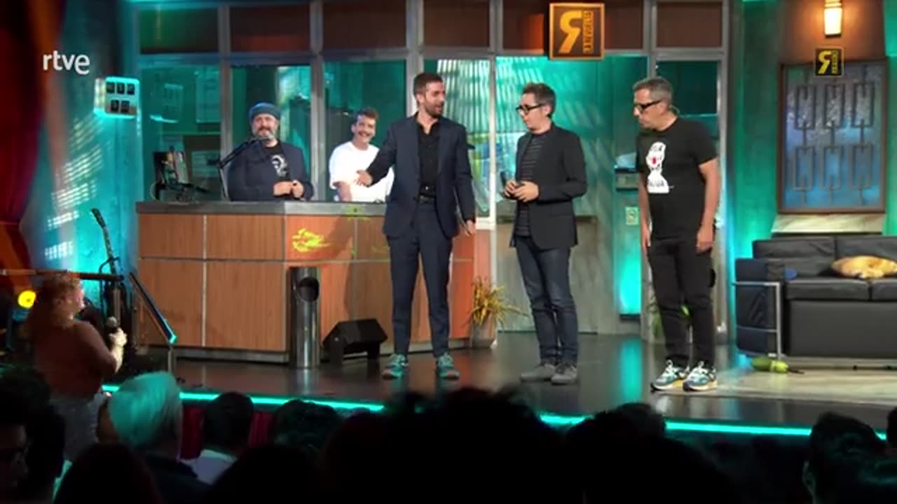 Le roban la cartera a Berto Romero | #LaRevuelta 10.10.2024