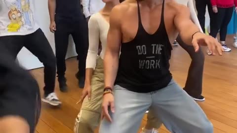 tiger shroff dancing with Jacquelin