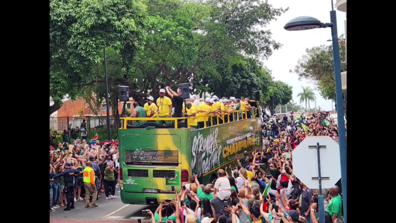 Crowds welcome Boks to Durban leg of Webb Ellis Trophy tour