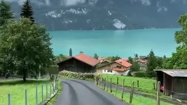 The most painful thing is not departure, but the memories after departure.