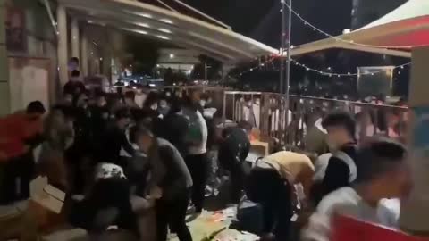 Starving Shanghai Residents Revolt Against Their Government and Loot the Supermarkets