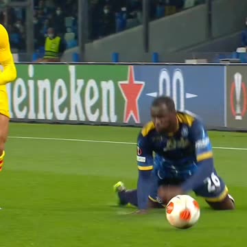 Araujo destroying world-class players 🦍🔥