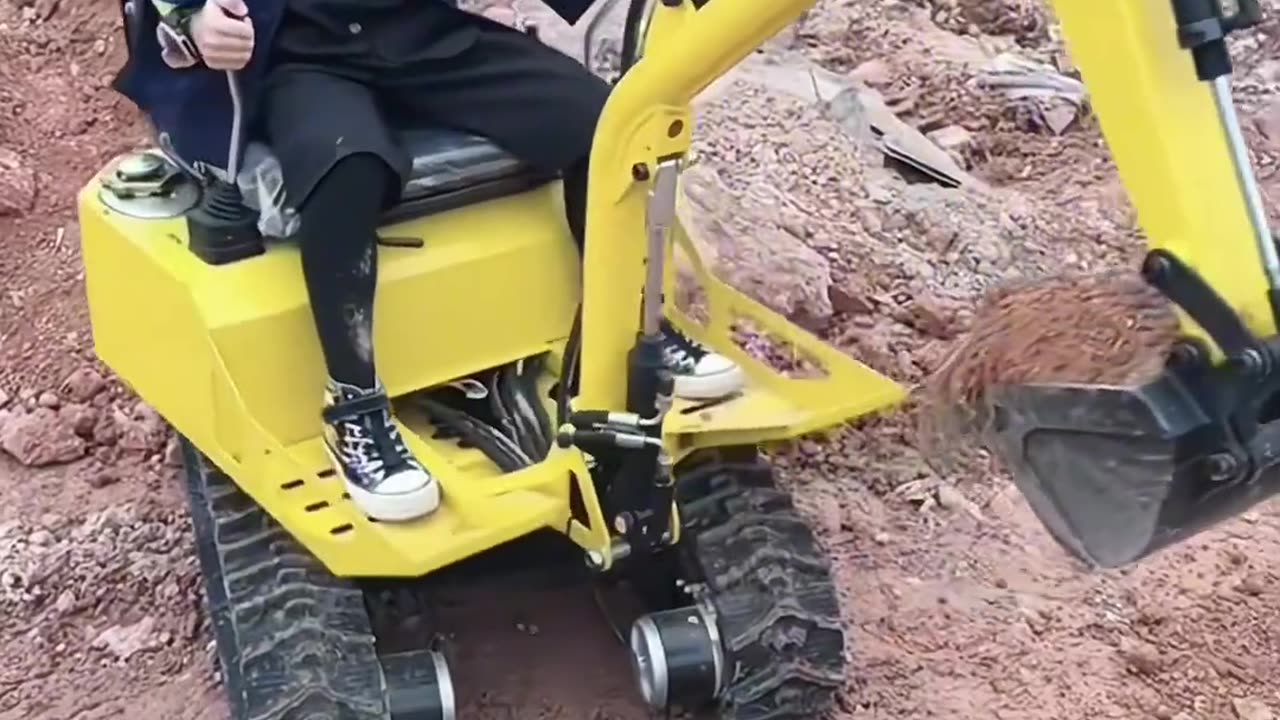 What is the salary of an excavator specialist?