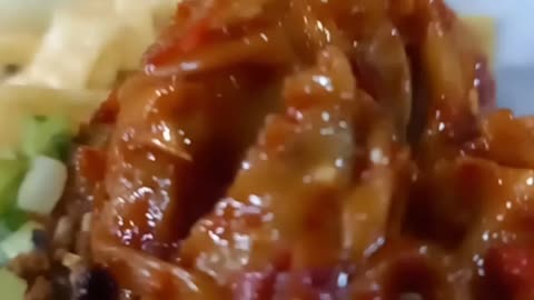 Makan pedas mie jebew