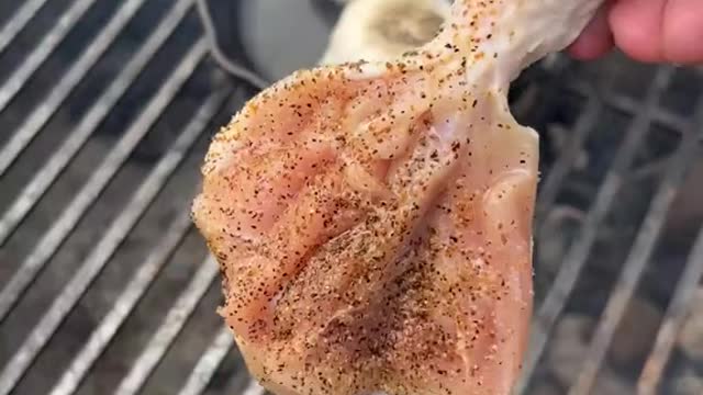 Grilled pesto chicken wings (drumsticks) 🍗 #chickenwings #pesto #tailgating