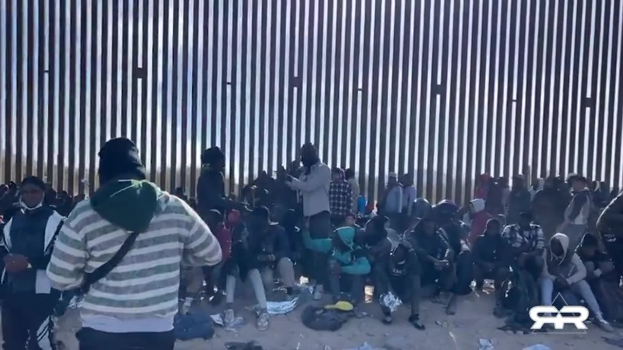 ⚠️⚠️⚠️ UN Troops Being Brought in as Migrant Refugees - ITS A WARNING...!!!