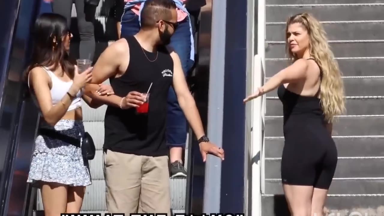 Funny Escalators Video, Couple Reaction 😂