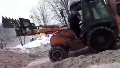 In Obninsk, the driver of a snowplow lost his nerves because of a parked car