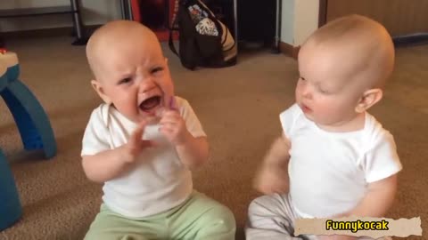 Bayi nya gak ada yg mau kalah gaees😂😂