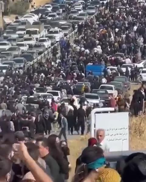 Riots involving 10,000 people have taken place in the Iranian city of Saqez