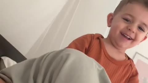 Seit 2 Tagen kein Schlaf wegen Ayaz. Das singe ich dann wenn ich aufstehe und er feiert das noch