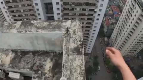 High Roof stunts 😢😥😱😱😱😱🥵🙀🙀🙀🤯🤒😓