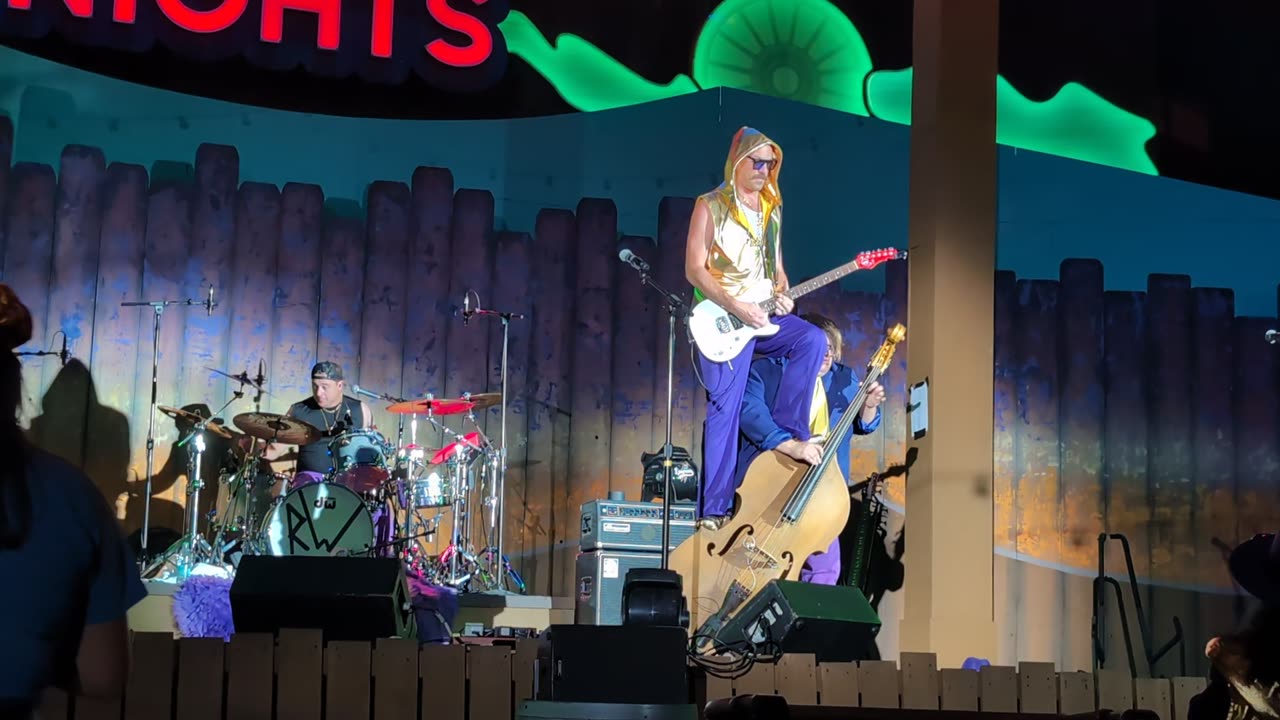 Mic Dangerously and The Royal We - Uptown Funk @ Knott's Berry Farm 6/20/2024