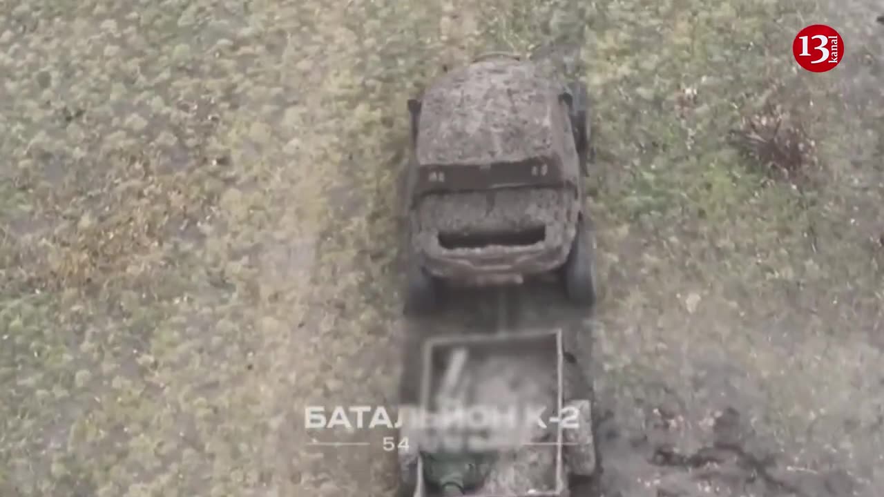 Ukrainian fighters put the wounded and captured “Wagner" in the car and send him to “vacation”