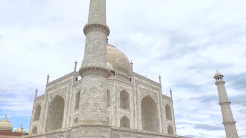 The Most Famous of the 7 Wonders of the World | Taj Mahal in Agra ( INDIA )