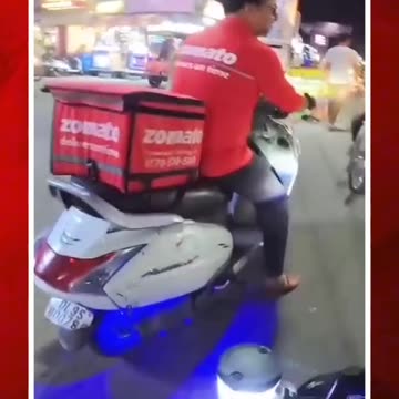 గ్రేట్.. రెండు చేతులు లేకున్నా..! #short #zomatorider #withouthands | FBTV NEWS