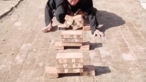 Iron head skill, a martial arts expert from the East