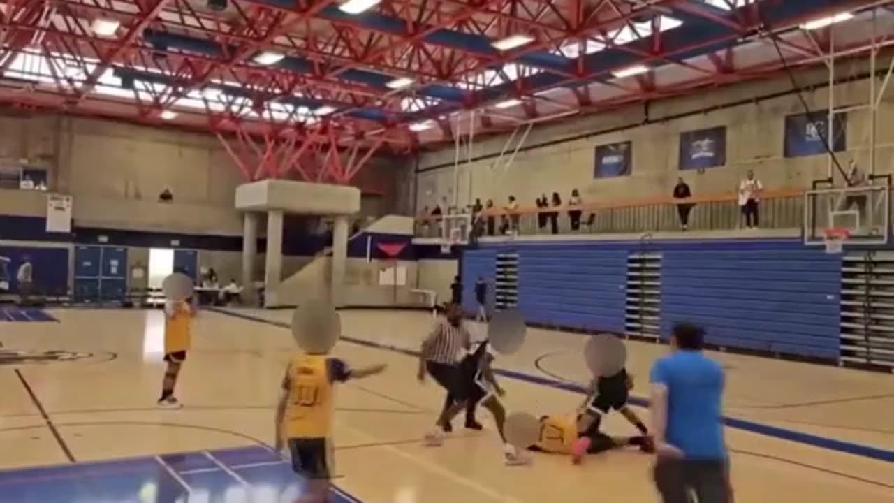 oung San Francisco basketball player stomps on opponent's