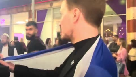 A lone Jew bravely confronts Hamas supporters at Monday's anti-Israel rally in London