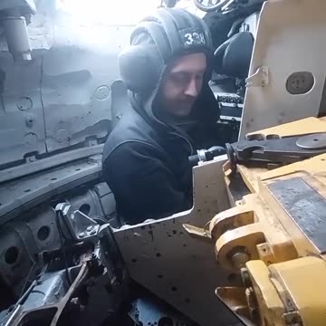 Footage from Inside Ukrainian Artillery Gun