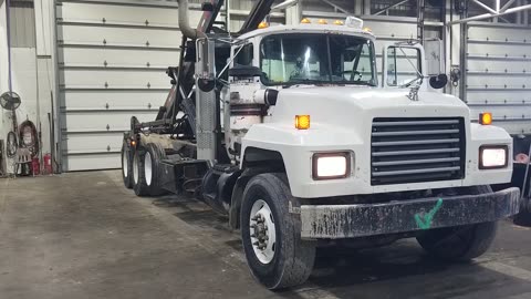 #1262 2000 Mack Rolloff