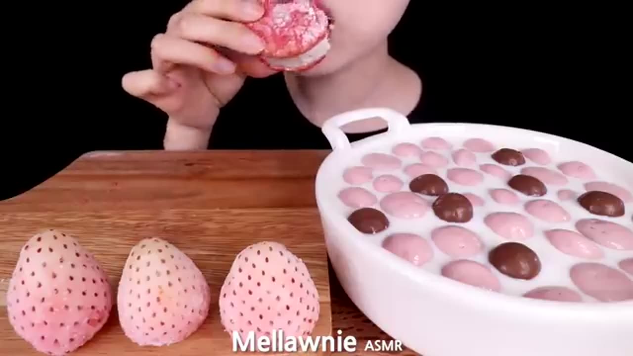 asmr mukbang/pink tasty food/ relaxing sounds