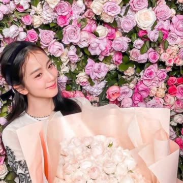 Model VS Jisoo Wearing same Outfits