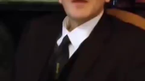TODA UNA SIMPATÍA EL FLACO PEDORRO.... 🤦‍♂️🤦‍♂️🤦‍♂️