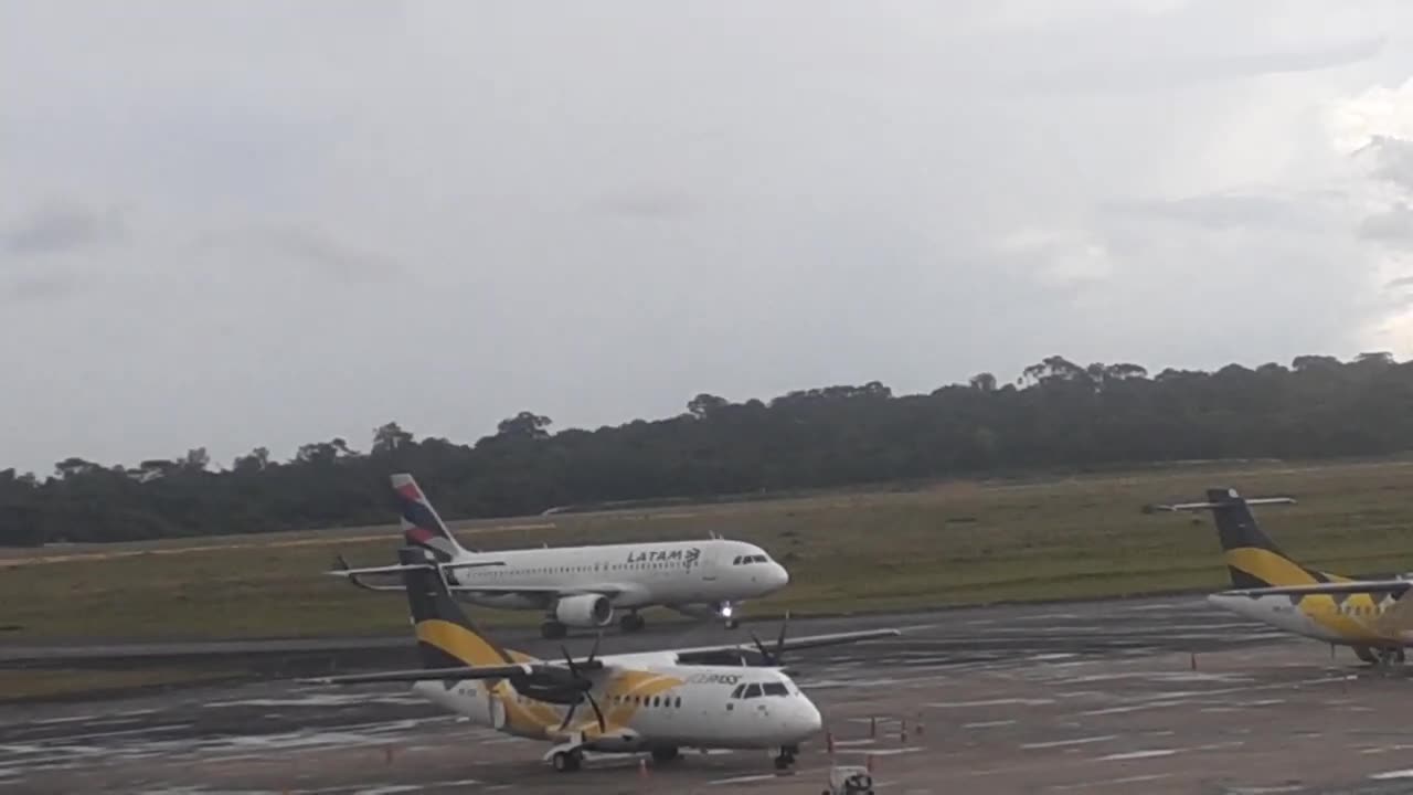Airbus A320 PR-TYN chega à Manaus vindo de Porto Velho